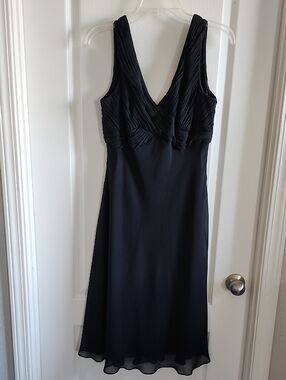 Adrianna Papell Black V-Neck Midi Dress with Pleated Bodice